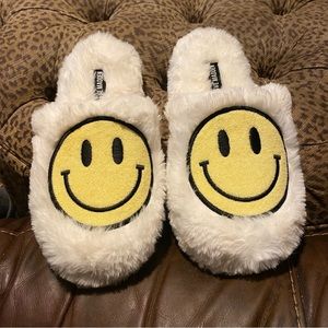 New Steve Madden smiley face slippers